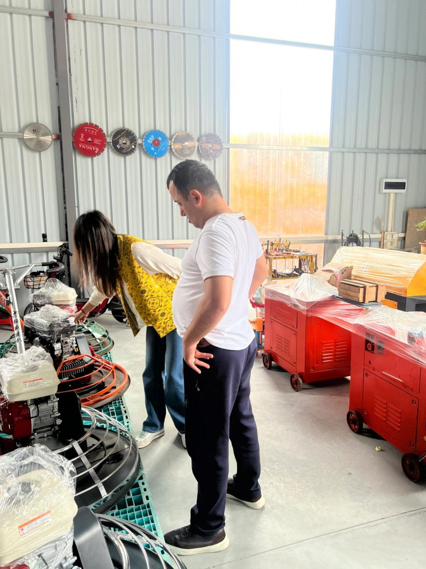 Global müşteriler Guangzhou Compesen Trading Co., Ltd Canton Fuarı'nın önünde, büyük siparişler vererek akın ediyor.